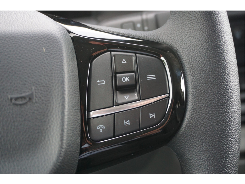 50594693-ford-transit-custom-15