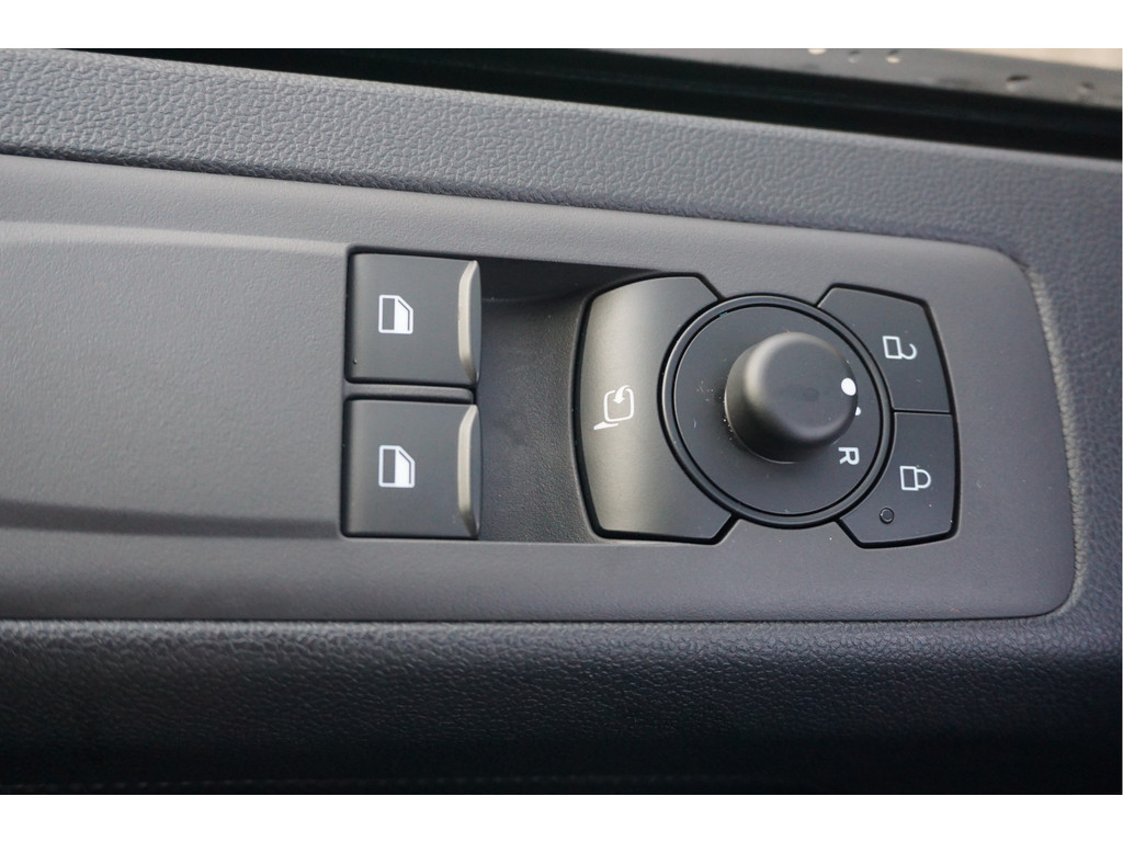 50654468-ford-transit-custom-15