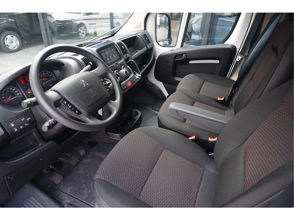 51046774-peugeot-boxer-9