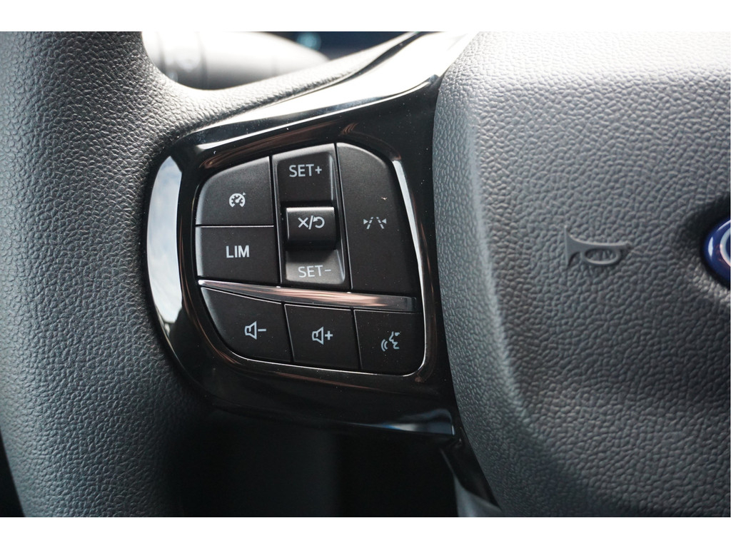 51359223-ford-transit-custom-13