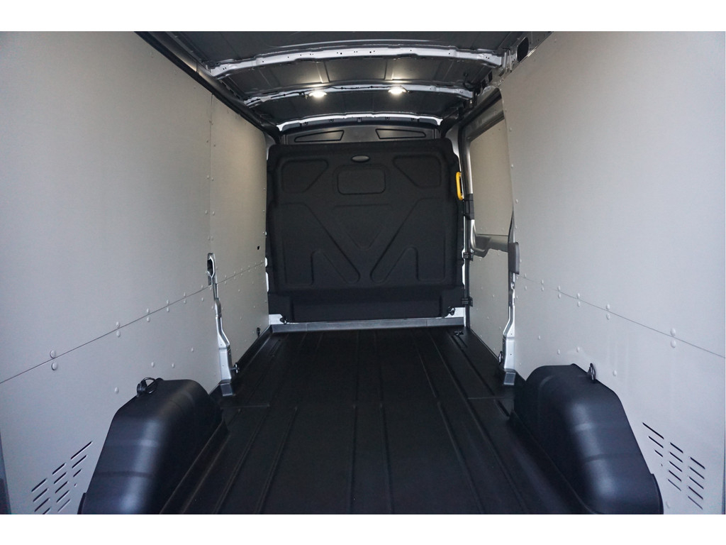 51585098-ford-transit-7