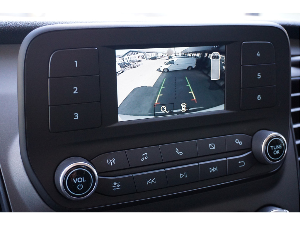 52166990-ford-transit-11