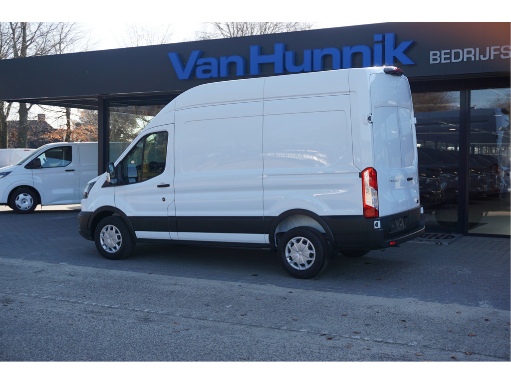 52166990-ford-transit-3