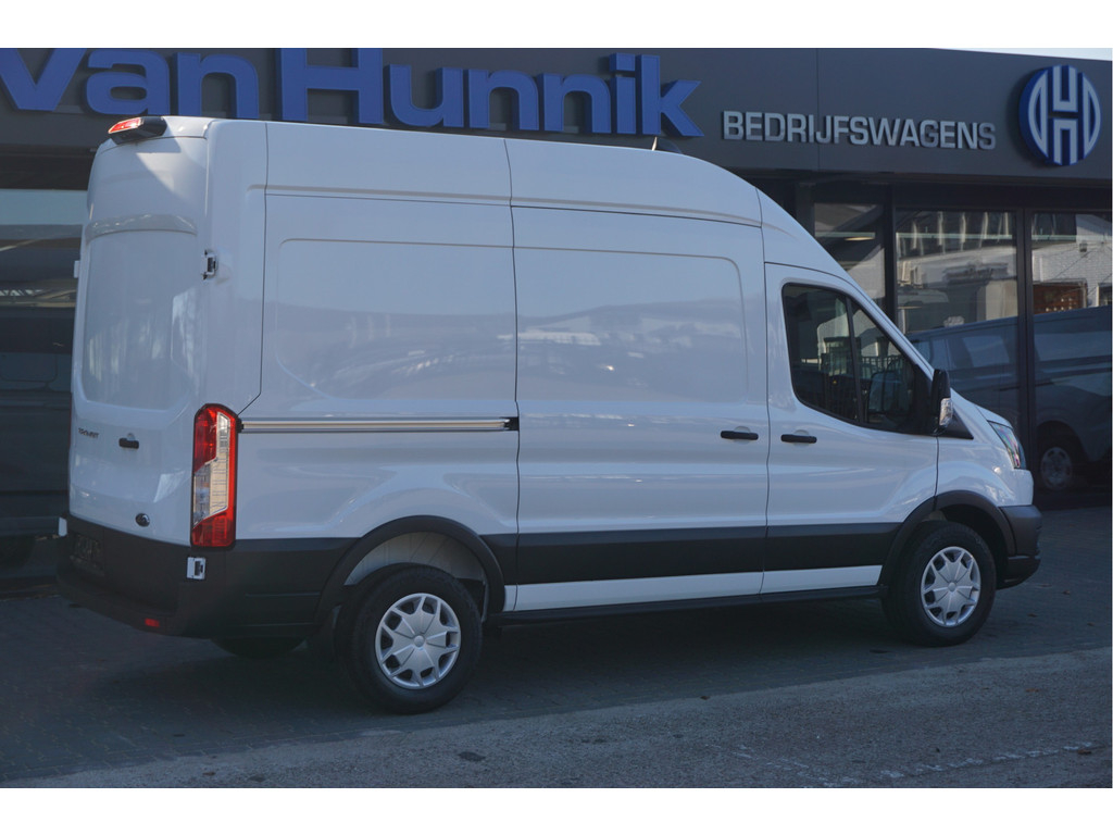 52166990-ford-transit-4