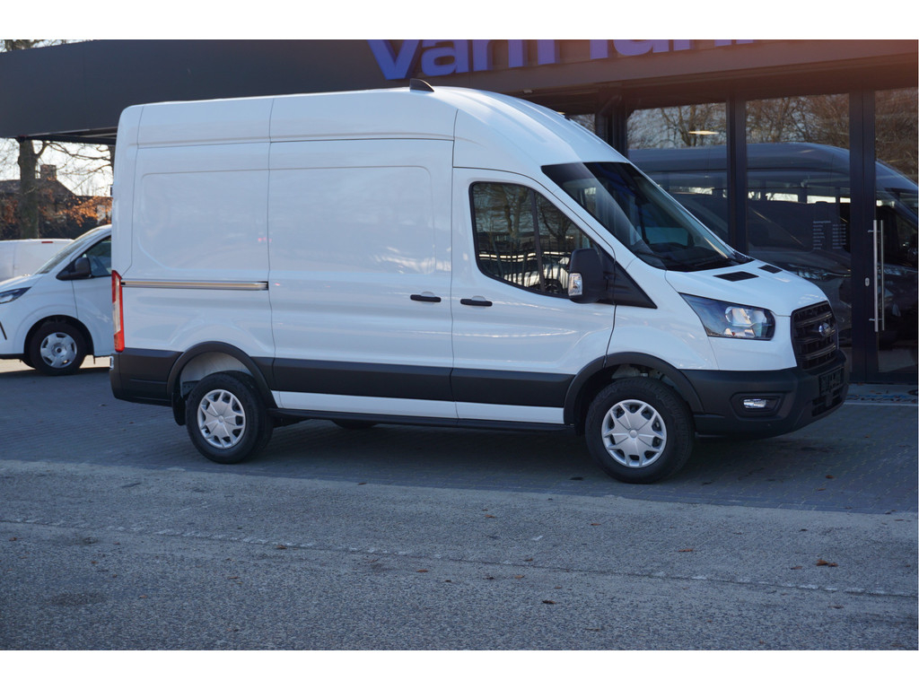 52166990-ford-transit-6