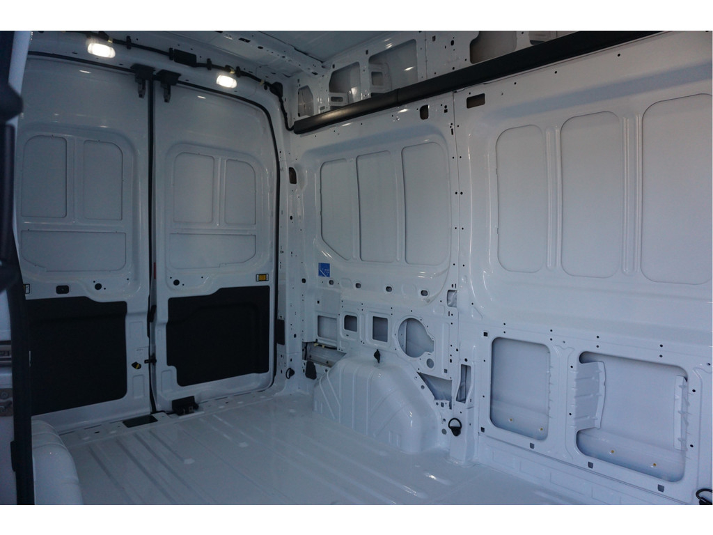 52166990-ford-transit-8