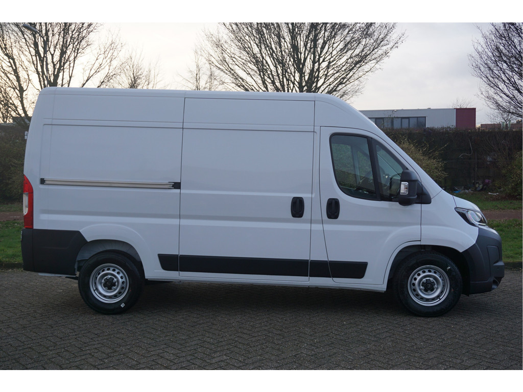 52177027-citroen-jumper-6