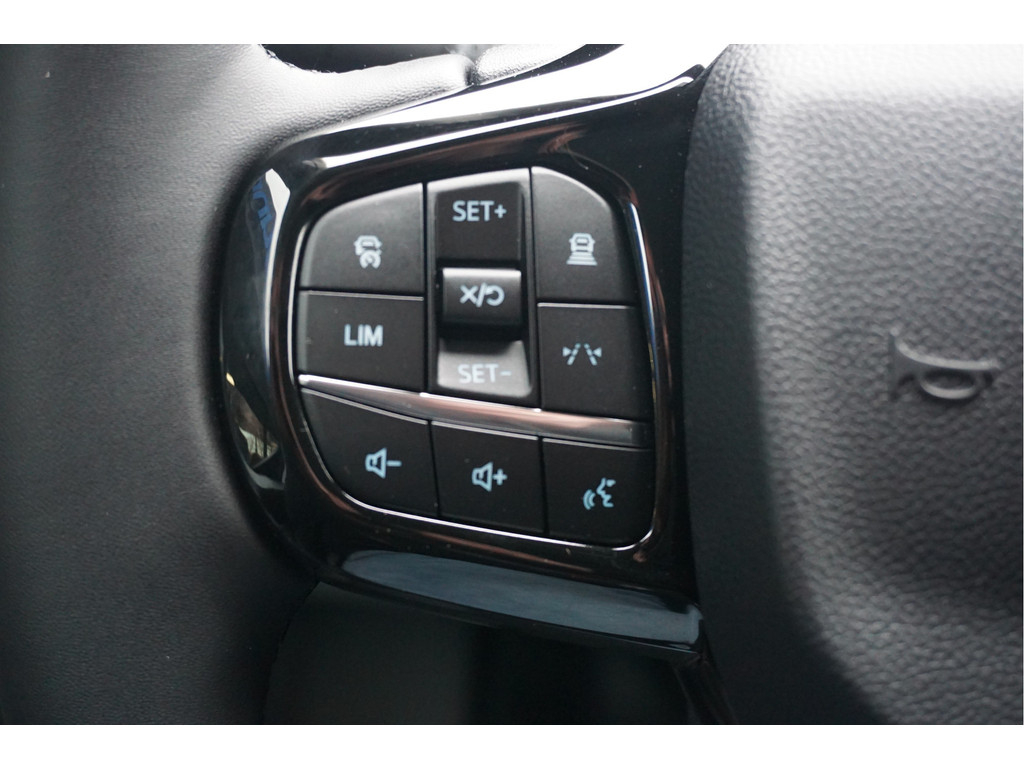 52369896-ford-transit-custom-13