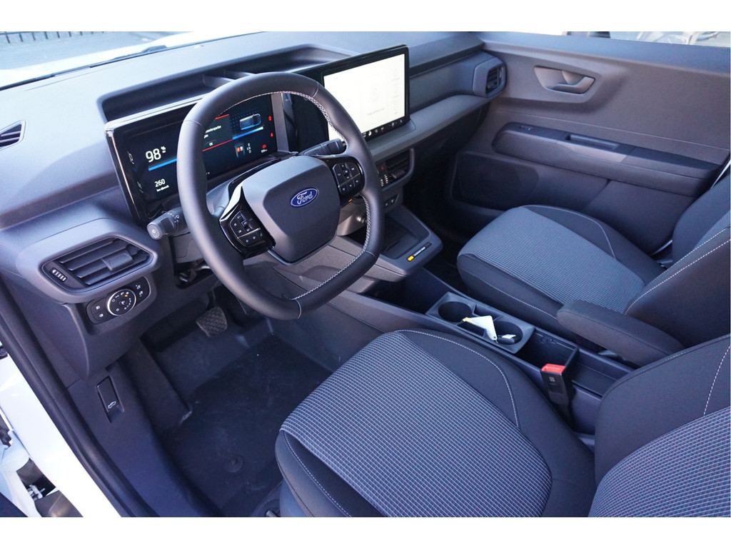 53163362-ford-transit-courier-8