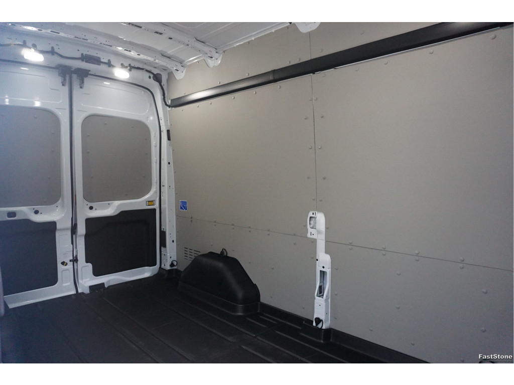 54670354-ford-transit-9