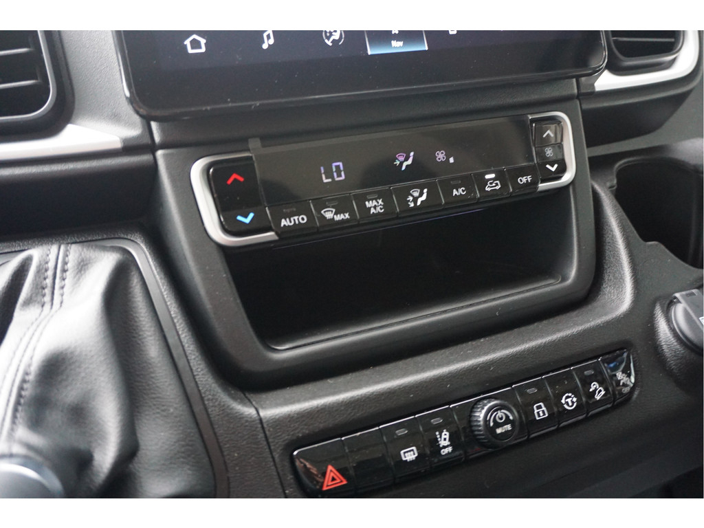 55086888-peugeot-boxer-16
