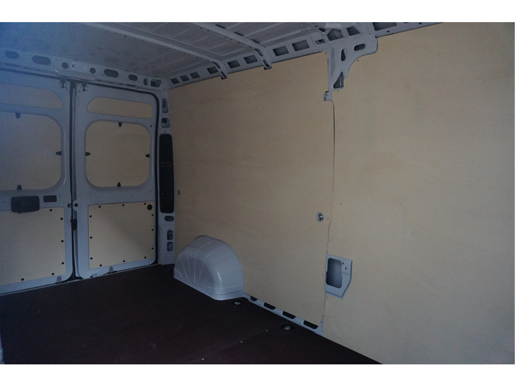 55086888-peugeot-boxer-9