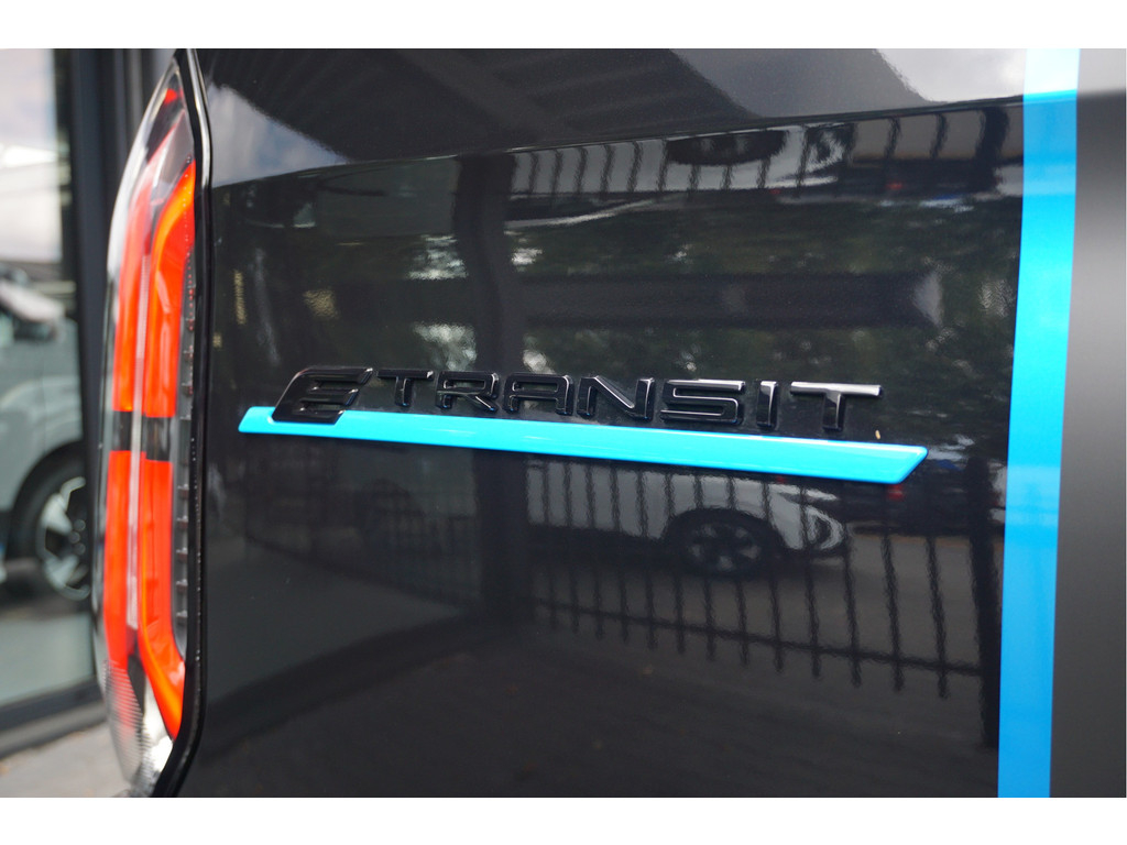 55502184-ford-transit-custom-15
