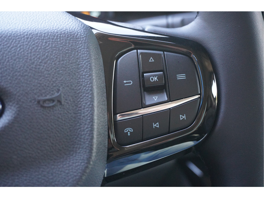57011196-ford-transit-custom-26