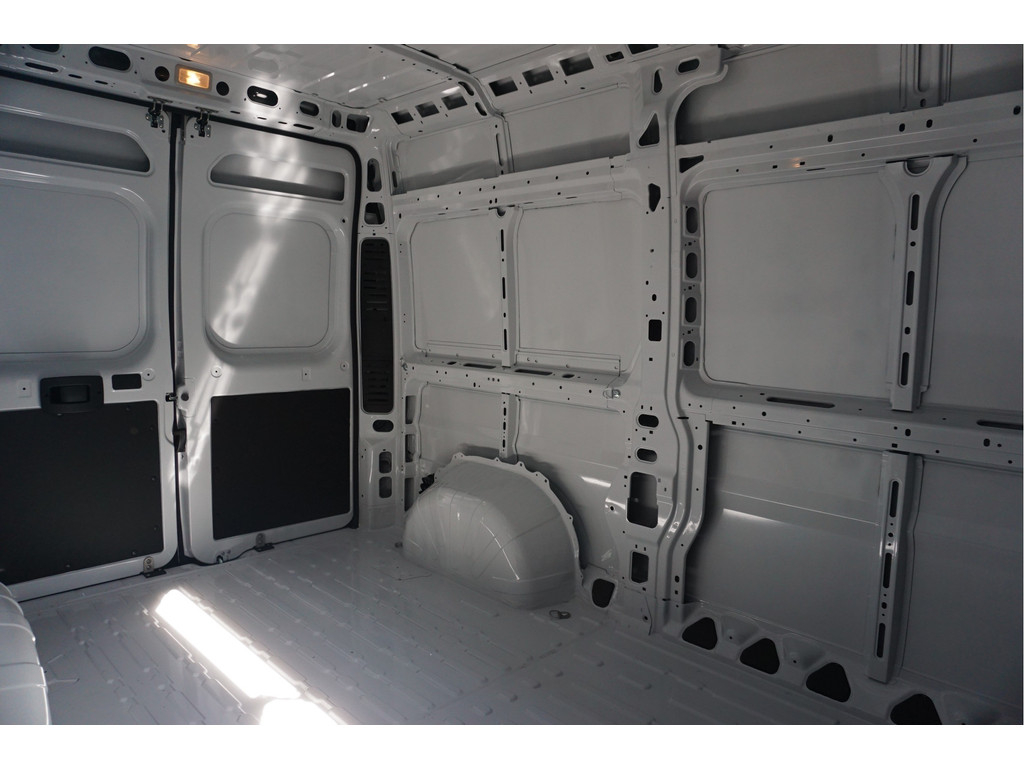 57089027-citroen-jumper-9