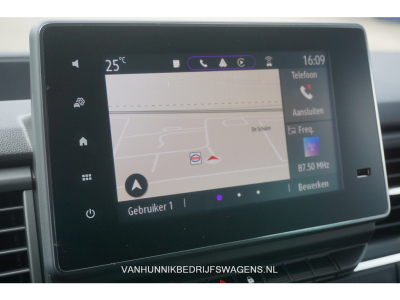 37242413-renault-trafic-11