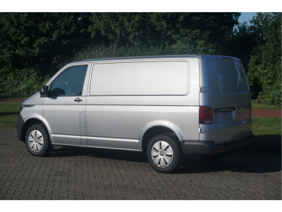 40015245-volkswagen-transporter-3