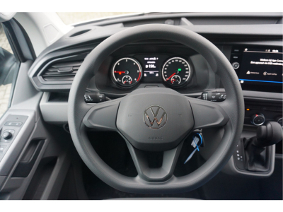 41240952-volkswagen-transporter-10