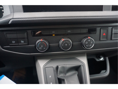 41240952-volkswagen-transporter-15