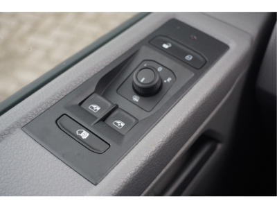 41240952-volkswagen-transporter-16