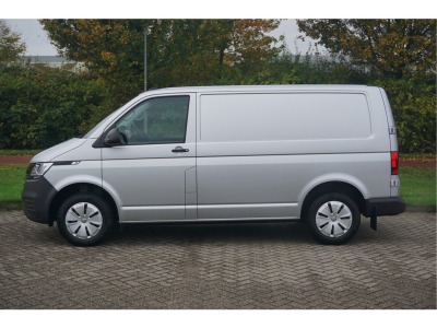 41240952-volkswagen-transporter-2