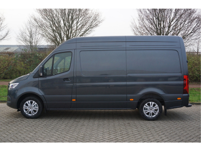 41435186-mercedes-benz-sprinter-2
