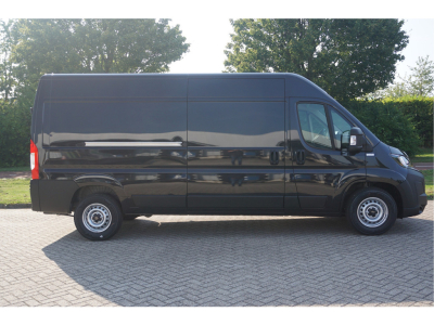 42122656-peugeot-boxer-6