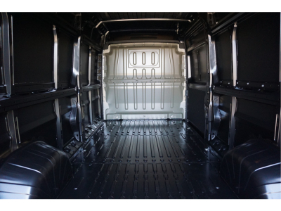 42122679-peugeot-boxer-8