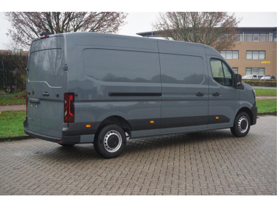 42230976-renault-master-4