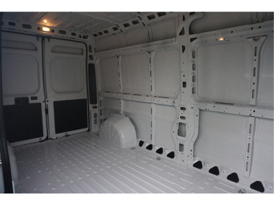 42945142-peugeot-boxer-9