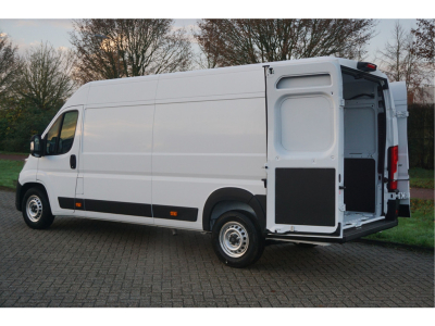 46068332-peugeot-boxer-4