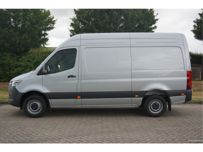 46275889-mercedes-benz-sprinter-2