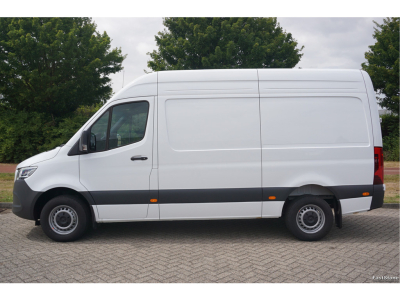 46552917-mercedes-benz-sprinter-2