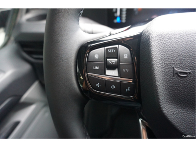 47968461-ford-transit-custom-12