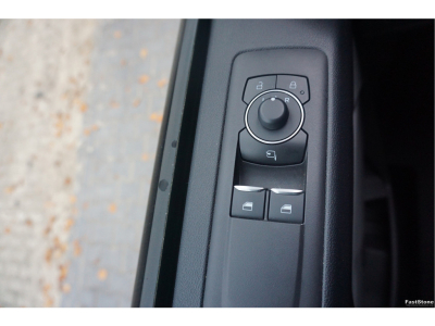 48910570-ford-transit-custom-15