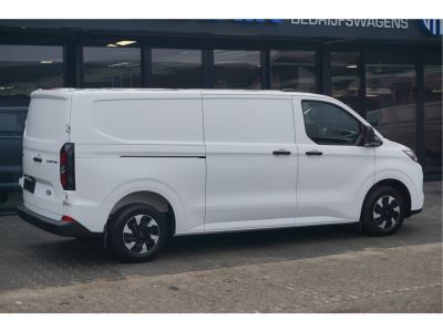 52369812-ford-transit-custom-4