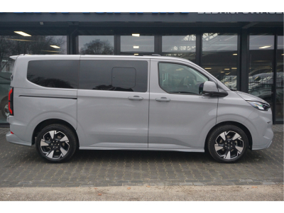 55405768-ford-transit-custom-5