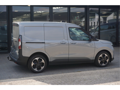 56421416-ford-transit-courier-4