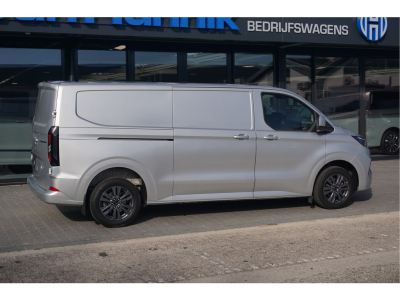 57126742-ford-e-transit-custom-4